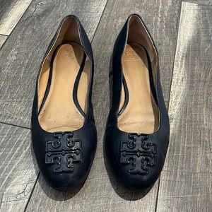 Authentic Tory Burch navy leather signature flats sz 10